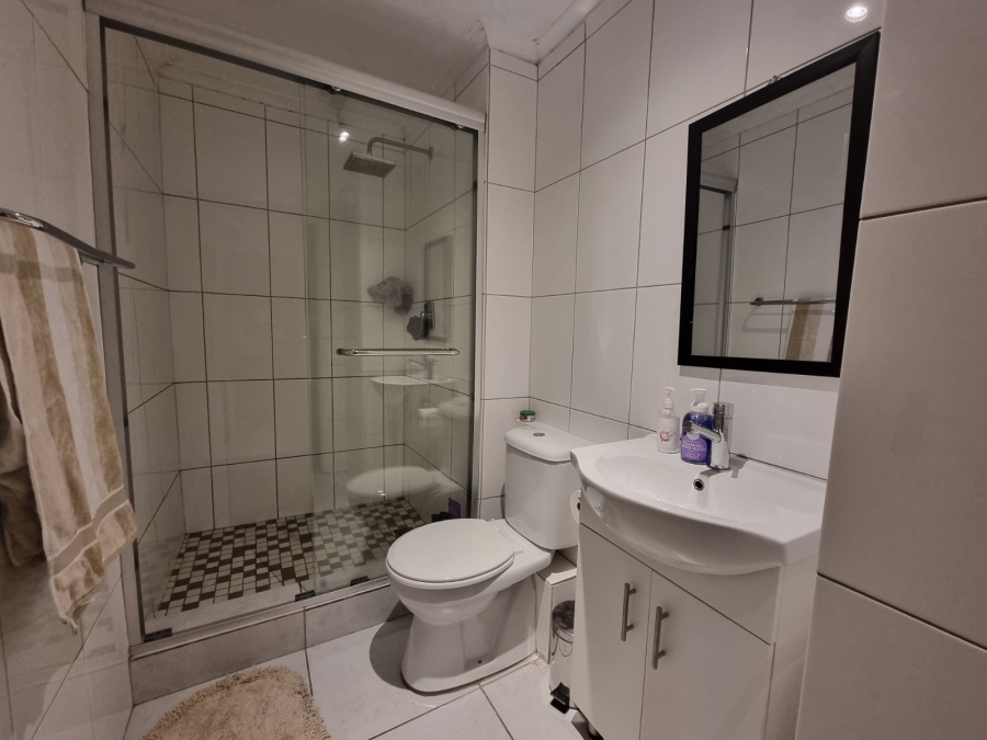 To Let 1 Bedroom Property for Rent in Salt River Western Cape